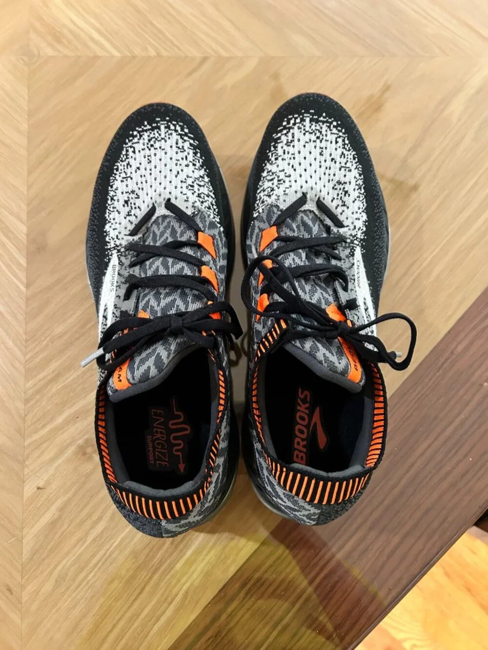 Brooks Bedlam Running Shoes Size 11 - Like New - Picture 2 of 6